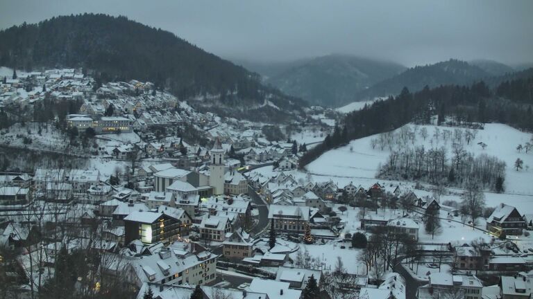 Dieses Bild zeigt eine Webcam-Aufnahme von Ottenhöfen, aufgenommen am Dienstag, den 06.01.2026 um 17:00 Uhr