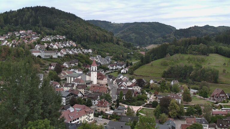 Dieses Bild zeigt eine Webcam-Aufnahme von Ottenhöfen, aufgenommen am Donnerstag, den 24.09.2026 um 17:20 Uhr