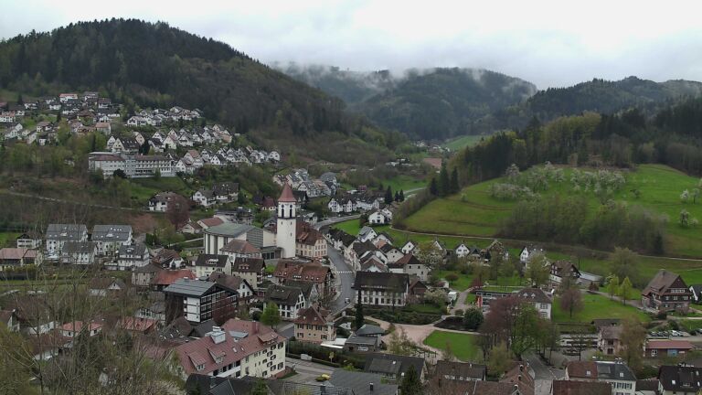 Dieses Bild zeigt eine Webcam-Aufnahme von Ottenhöfen, aufgenommen am Sonntag, den 12.04.2026 um 11:10 Uhr