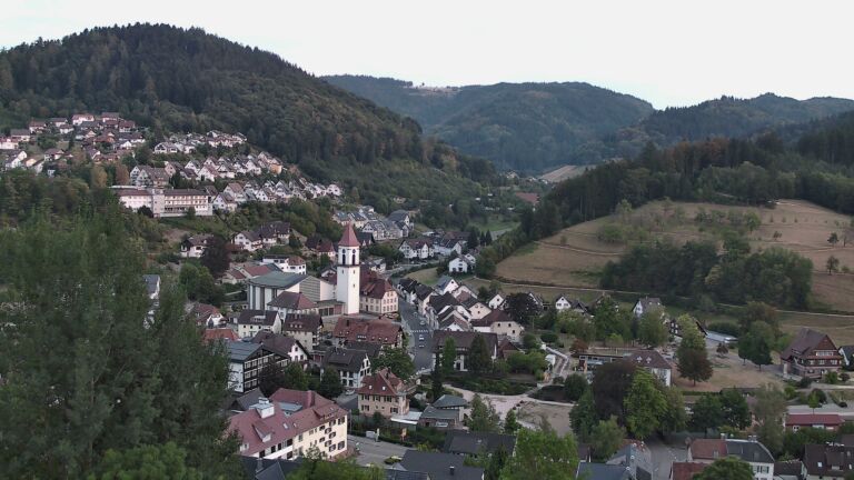 Dieses Bild zeigt eine Webcam-Aufnahme von Ottenhöfen, aufgenommen am Sonntag, den 16.08.2026 um 20:20 Uhr