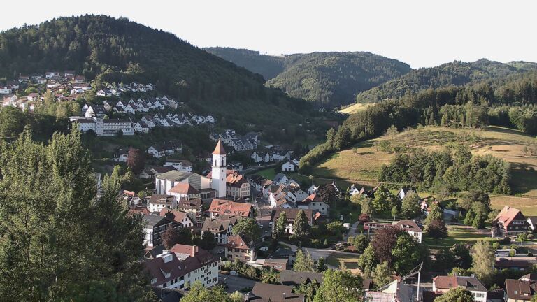 Dieses Bild zeigt eine Webcam-Aufnahme von Ottenhöfen, aufgenommen am Freitag, den 10.07.2026 um 07:10 Uhr