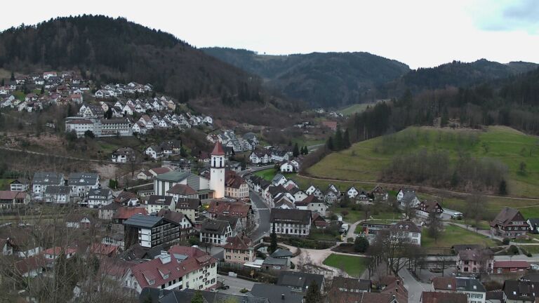 Dieses Bild zeigt eine Webcam-Aufnahme von Ottenhöfen, aufgenommen am Dienstag, den 10.03.2026 um 18:10 Uhr