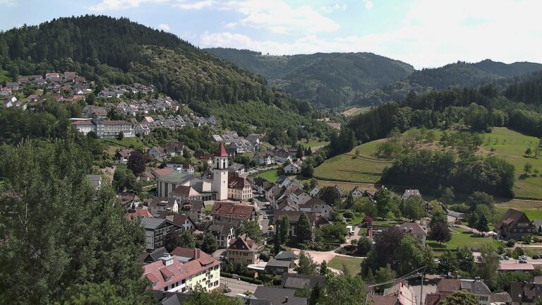 Dieses Bild zeigt eine Webcam-Aufnahme von Ottenhöfen, aufgenommen am Freitag, den 26.06.2026 um 15:20 Uhr