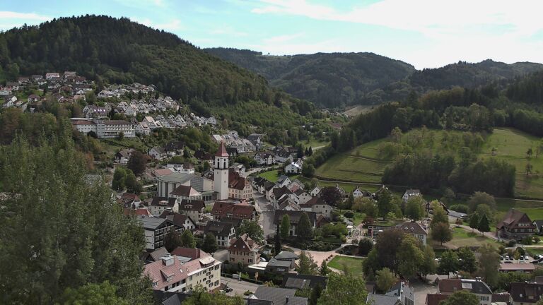 Dieses Bild zeigt eine Webcam-Aufnahme von Ottenhöfen, aufgenommen am Samstag, den 19.09.2026 um 14:00 Uhr