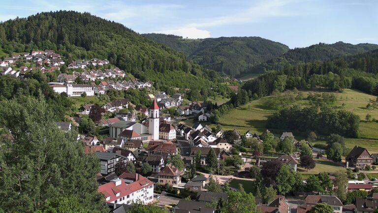 Dieses Bild zeigt eine Webcam-Aufnahme von Ottenhöfen, aufgenommen am Samstag, den 30.05.2026 um 18:30 Uhr