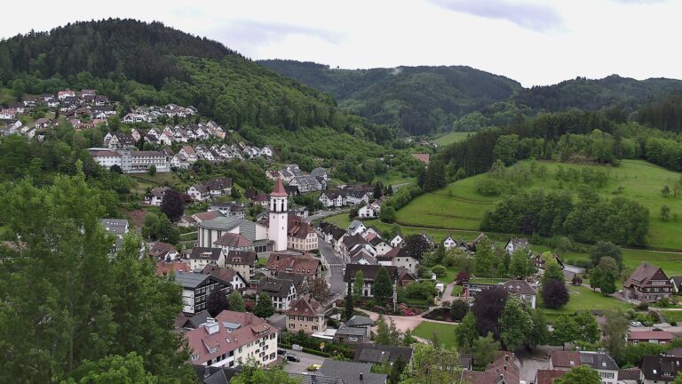 Dieses Bild zeigt eine Webcam-Aufnahme von Ottenhöfen, aufgenommen am Montag, den 11.05.2026 um 08:20 Uhr