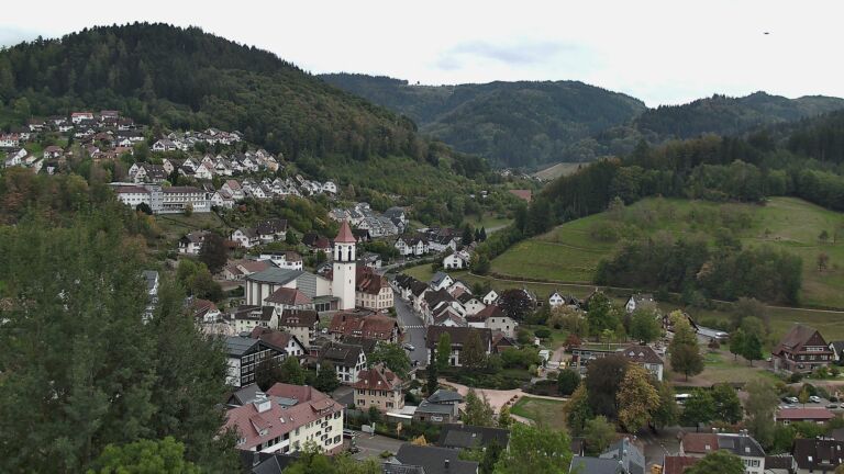 Dieses Bild zeigt eine Webcam-Aufnahme von Ottenhöfen, aufgenommen am Donnerstag, den 01.10.2026 um 12:10 Uhr
