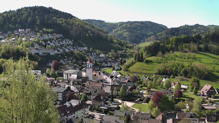 Dieses Bild zeigt eine Webcam-Aufnahme von Ottenhöfen, aufgenommen am Samstag, den 25.04.2026 um 09:50 Uhr