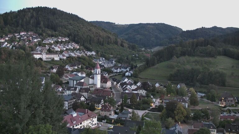 Dieses Bild zeigt eine Webcam-Aufnahme von Ottenhöfen, aufgenommen am Sonntag, den 27.09.2026 um 19:30 Uhr