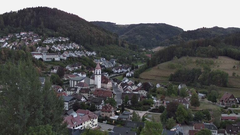 Dieses Bild zeigt eine Webcam-Aufnahme von Ottenhöfen, aufgenommen am Freitag, den 28.08.2026 um 20:10 Uhr