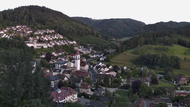 Dieses Bild zeigt eine Webcam-Aufnahme von Ottenhöfen, aufgenommen am Sonntag, den 07.06.2026 um 21:00 Uhr