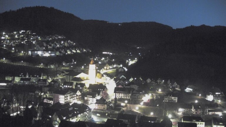 Dieses Bild zeigt eine Webcam-Aufnahme von Ottenhöfen, aufgenommen am Samstag, den 07.02.2026 um 18:30 Uhr