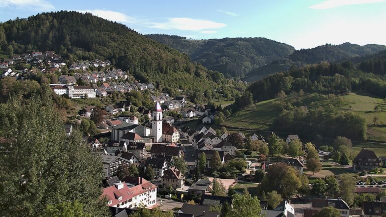 Dieses Bild zeigt eine Webcam-Aufnahme von Ottenhöfen, aufgenommen am Sonntag, den 27.09.2026 um 16:30 Uhr
