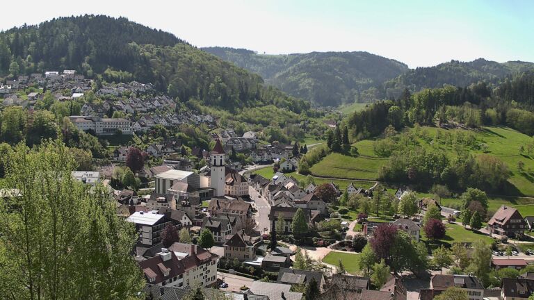 Dieses Bild zeigt eine Webcam-Aufnahme von Ottenhöfen, aufgenommen am Montag, den 27.04.2026 um 11:30 Uhr