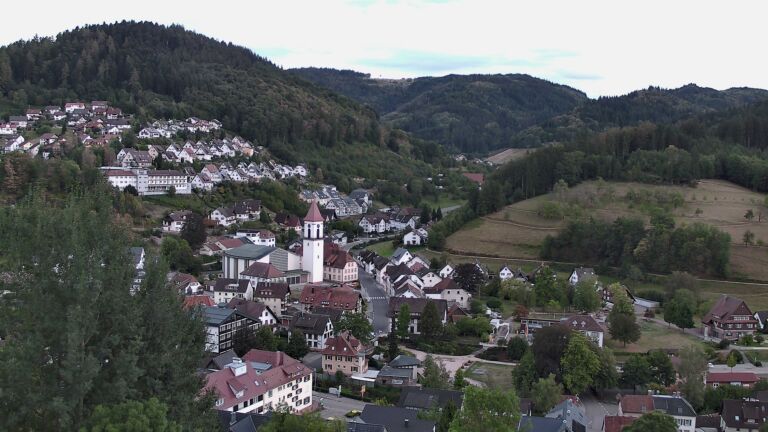 Dieses Bild zeigt eine Webcam-Aufnahme von Ottenhöfen, aufgenommen am Sonntag, den 30.08.2026 um 20:00 Uhr