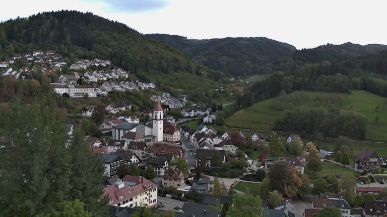 Dieses Bild zeigt eine Webcam-Aufnahme von Ottenhöfen, aufgenommen am Donnerstag, den 22.10.2026 um 17:20 Uhr