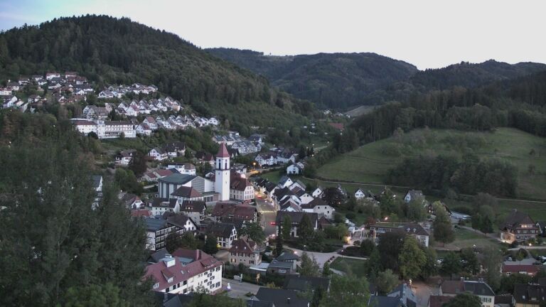 Dieses Bild zeigt eine Webcam-Aufnahme von Ottenhöfen, aufgenommen am Samstag, den 19.09.2026 um 19:50 Uhr
