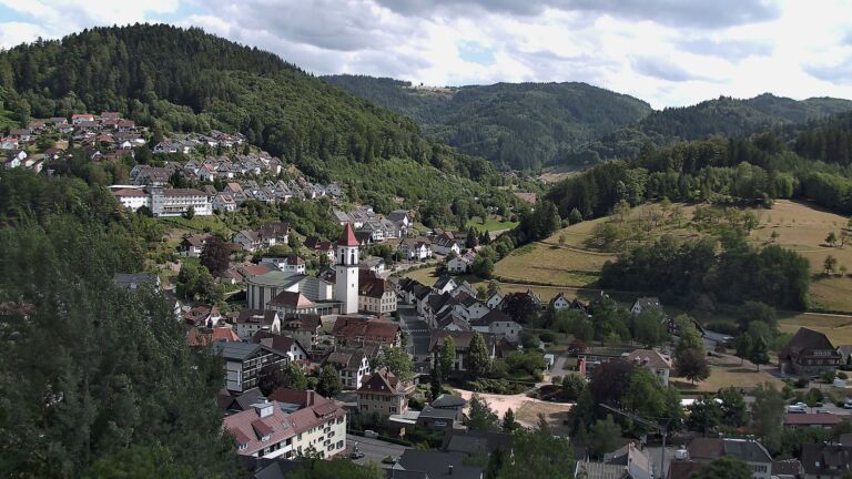 Dieses Bild zeigt eine Webcam-Aufnahme von Ottenhöfen, aufgenommen am Montag, den 27.07.2026 um 16:20 Uhr