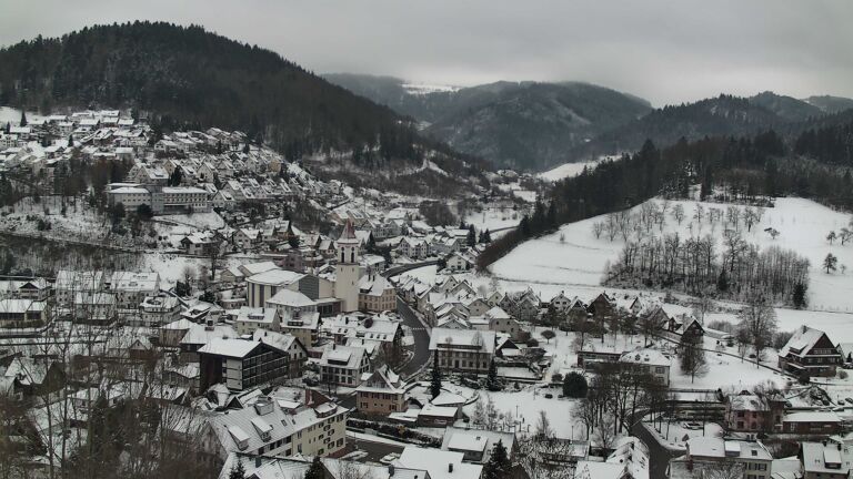 Dieses Bild zeigt eine Webcam-Aufnahme von Ottenhöfen, aufgenommen am Dienstag, den 06.01.2026 um 14:40 Uhr