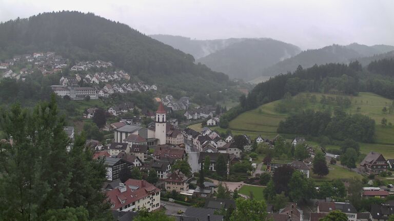 Dieses Bild zeigt eine Webcam-Aufnahme von Ottenhöfen, aufgenommen am Sonntag, den 31.05.2026 um 16:10 Uhr
