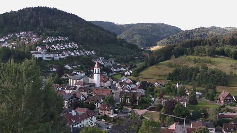Dieses Bild zeigt eine Webcam-Aufnahme von Ottenhöfen, aufgenommen am Montag, den 06.07.2026 um 07:50 Uhr