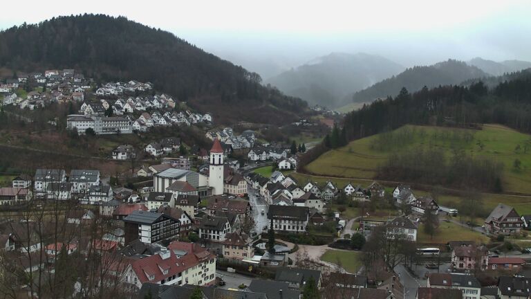 Dieses Bild zeigt eine Webcam-Aufnahme von Ottenhöfen, aufgenommen am Montag, den 26.01.2026 um 15:50 Uhr