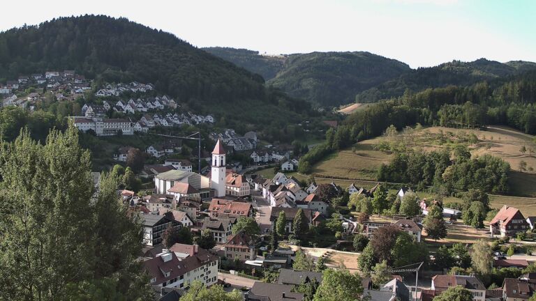 Dieses Bild zeigt eine Webcam-Aufnahme von Ottenhöfen, aufgenommen am Donnerstag, den 06.08.2026 um 08:30 Uhr