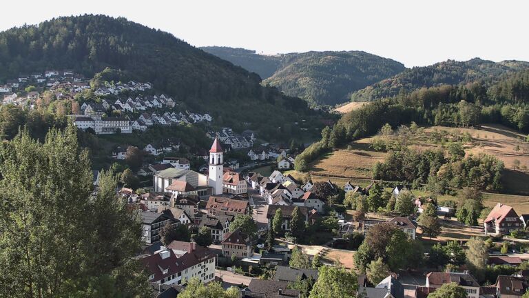 Dieses Bild zeigt eine Webcam-Aufnahme von Ottenhöfen, aufgenommen am Sonntag, den 23.08.2026 um 08:40 Uhr