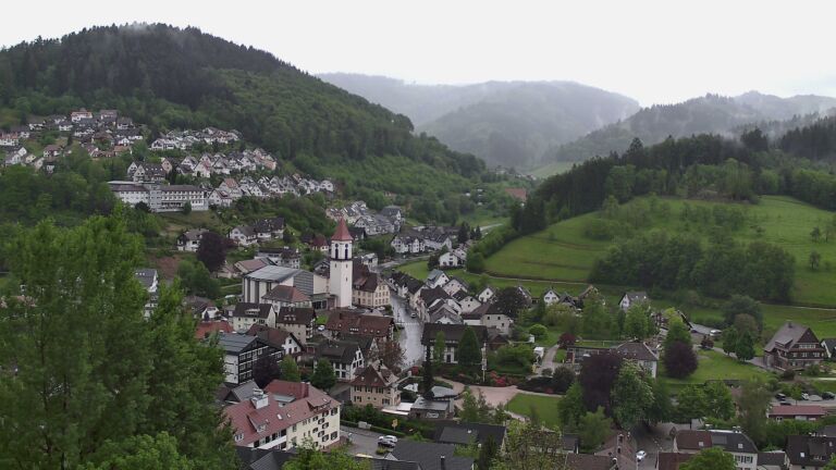 Dieses Bild zeigt eine Webcam-Aufnahme von Ottenhöfen, aufgenommen am Mittwoch, den 06.05.2026 um 18:00 Uhr