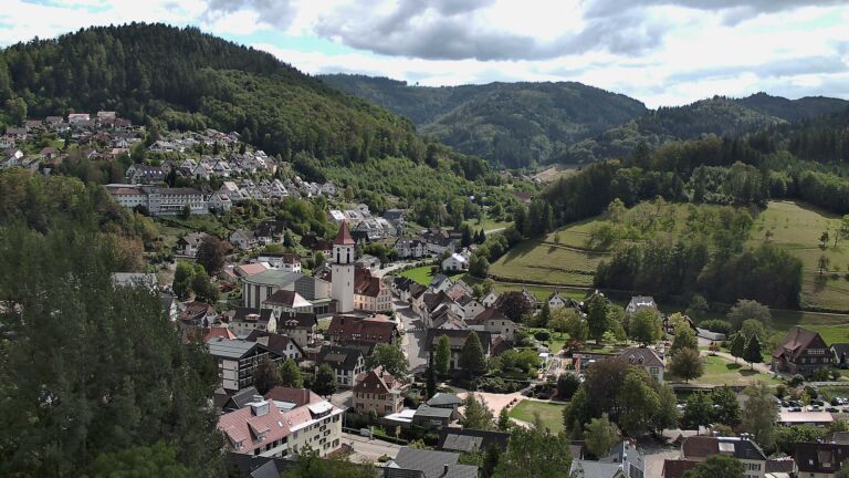 Dieses Bild zeigt eine Webcam-Aufnahme von Ottenhöfen, aufgenommen am Donnerstag, den 10.09.2026 um 14:10 Uhr