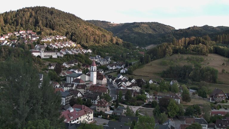 Dieses Bild zeigt eine Webcam-Aufnahme von Ottenhöfen, aufgenommen am Sonntag, den 23.08.2026 um 19:50 Uhr