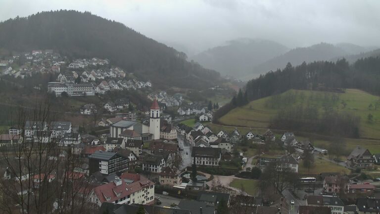 Dieses Bild zeigt eine Webcam-Aufnahme von Ottenhöfen, aufgenommen am Montag, den 26.01.2026 um 13:30 Uhr