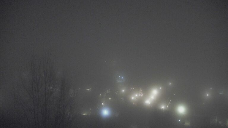 Dieses Bild zeigt eine Webcam-Aufnahme von Ottenhöfen, aufgenommen am Montag, den 15.12.2025 um 04:00 Uhr