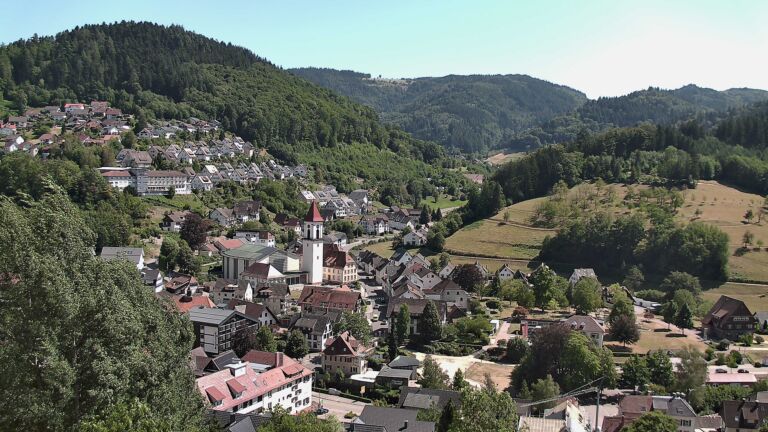Dieses Bild zeigt eine Webcam-Aufnahme von Ottenhöfen, aufgenommen am Dienstag, den 28.07.2026 um 15:20 Uhr