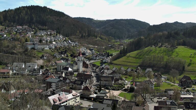 Dieses Bild zeigt eine Webcam-Aufnahme von Ottenhöfen, aufgenommen am Montag, den 06.04.2026 um 14:50 Uhr