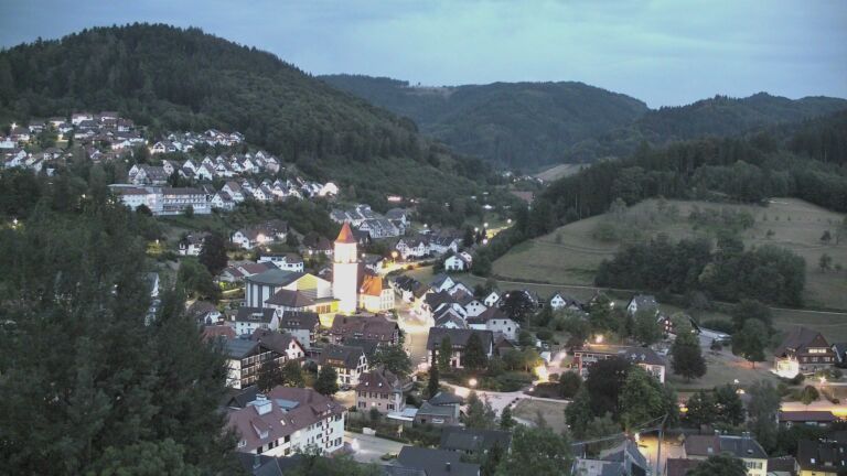 Dieses Bild zeigt eine Webcam-Aufnahme von Ottenhöfen, aufgenommen am Montag, den 03.08.2026 um 21:30 Uhr