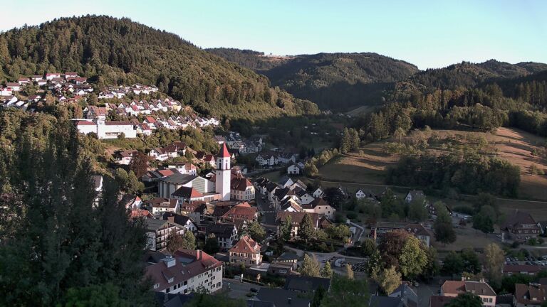 Dieses Bild zeigt eine Webcam-Aufnahme von Ottenhöfen, aufgenommen am Donnerstag, den 13.08.2026 um 19:50 Uhr