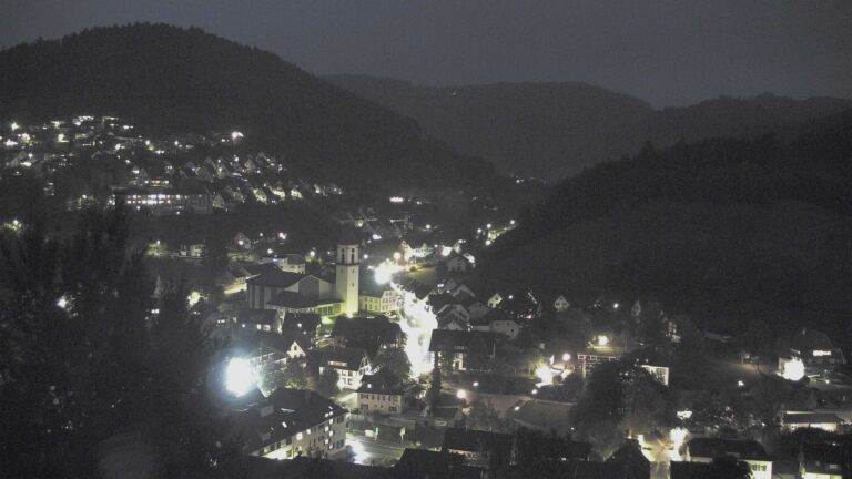 Dieses Bild zeigt eine Webcam-Aufnahme von Ottenhöfen, aufgenommen am Sonntag, den 04.10.2026 um 19:40 Uhr