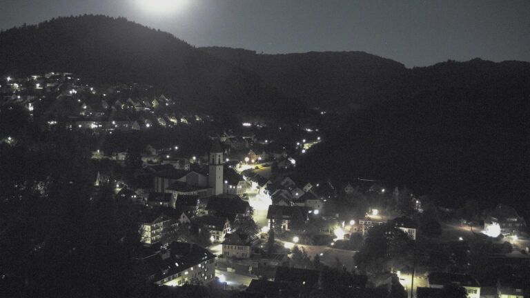 Dieses Bild zeigt eine Webcam-Aufnahme von Ottenhöfen, aufgenommen am Dienstag, den 28.07.2026 um 23:00 Uhr