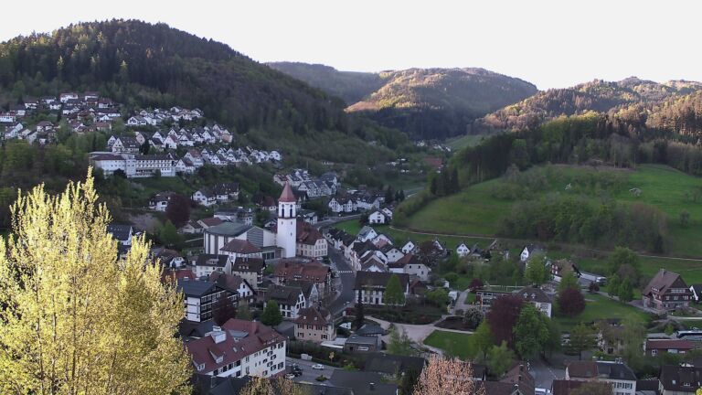 Dieses Bild zeigt eine Webcam-Aufnahme von Ottenhöfen, aufgenommen am Samstag, den 25.04.2026 um 07:20 Uhr