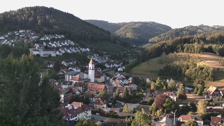 Dieses Bild zeigt eine Webcam-Aufnahme von Ottenhöfen, aufgenommen am Freitag, den 24.07.2026 um 07:00 Uhr