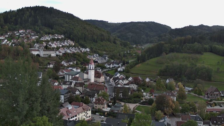 Dieses Bild zeigt eine Webcam-Aufnahme von Ottenhöfen, aufgenommen am Donnerstag, den 22.10.2026 um 17:10 Uhr