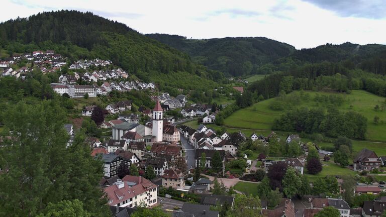 Dieses Bild zeigt eine Webcam-Aufnahme von Ottenhöfen, aufgenommen am Donnerstag, den 14.05.2026 um 19:10 Uhr
