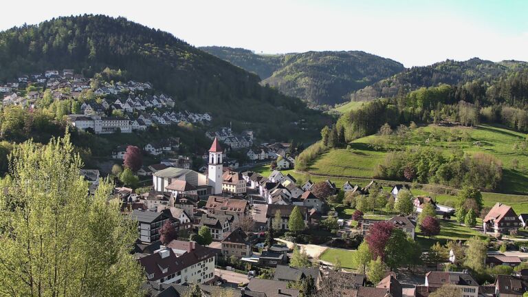 Dieses Bild zeigt eine Webcam-Aufnahme von Ottenhöfen, aufgenommen am Samstag, den 25.04.2026 um 08:50 Uhr