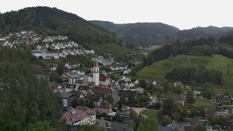 Dieses Bild zeigt eine Webcam-Aufnahme von Ottenhöfen, aufgenommen am Sonntag, den 11.10.2026 um 13:10 Uhr