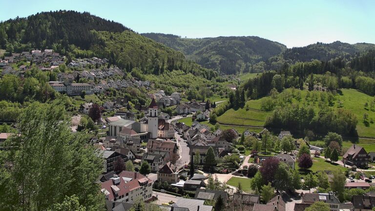 Dieses Bild zeigt eine Webcam-Aufnahme von Ottenhöfen, aufgenommen am Donnerstag, den 30.04.2026 um 13:10 Uhr