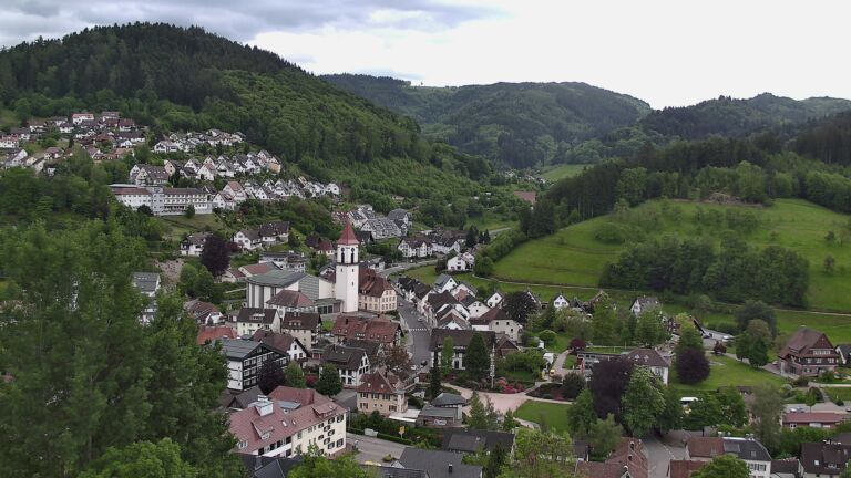 Dieses Bild zeigt eine Webcam-Aufnahme von Ottenhöfen, aufgenommen am Mittwoch, den 13.05.2026 um 15:40 Uhr