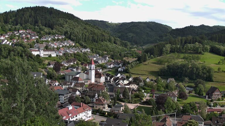 Dieses Bild zeigt eine Webcam-Aufnahme von Ottenhöfen, aufgenommen am Sonntag, den 14.06.2026 um 18:20 Uhr