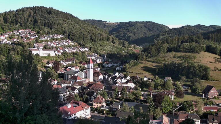 Dieses Bild zeigt eine Webcam-Aufnahme von Ottenhöfen, aufgenommen am Freitag, den 10.07.2026 um 19:50 Uhr