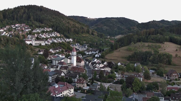 Dieses Bild zeigt eine Webcam-Aufnahme von Ottenhöfen, aufgenommen am Donnerstag, den 20.08.2026 um 20:20 Uhr